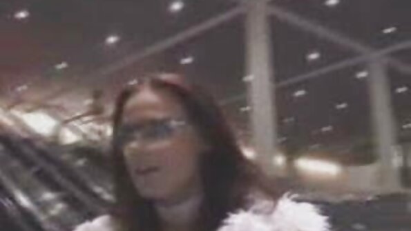 Curvy MILF กับผมบลอนด์สนุกกับ plowing เธอ anal