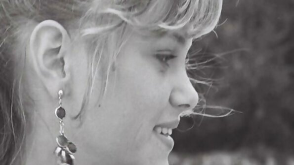 อร่อย Presley Heart กรีดร้องด้วยความยินดีในขณะที่เพื่อนคนนั้น fucks เธอ