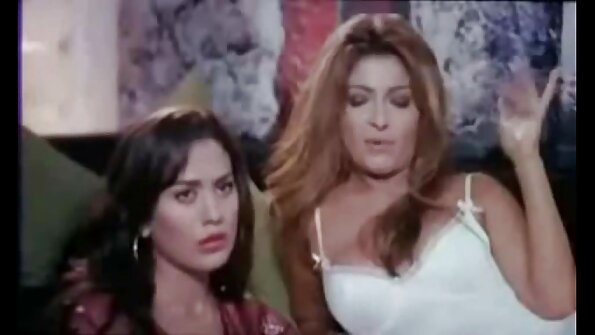 หญิงชราดูน่ากลัวและ fucks เด็กเหมือนสาววัยรุ่น