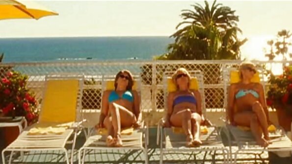 ผู้หญิงผมสีเข้ม Teri Weigel และ Kristina Rose ถู cunts