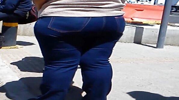 เด็กสาวผู้สง่างามและความรักอันแสนหวานของเธอสร้างความรักอันเร่าร้อน