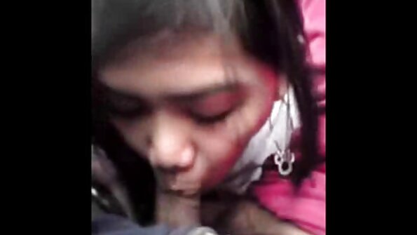 ผู้หญิงในรองเท้าบู๊ตต้องการเขาให้ความสุขทั้งคู่