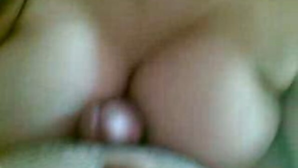 ผู้หญิงกำลังจะพักผ่อน แต่ผู้ชายมีแผนอื่นสำหรับร่างกายของเธอ