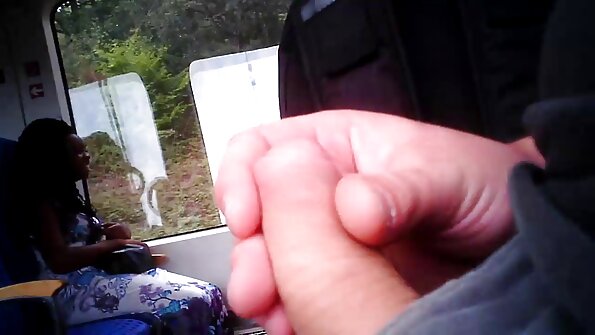 เลสซี่ใช้สายคาดทั้งหีและก้น