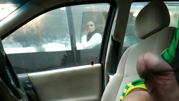 ทารกผมยาวกระโดดไปที่ลึงค์ใหญ่ของผู้ชายของเธอ